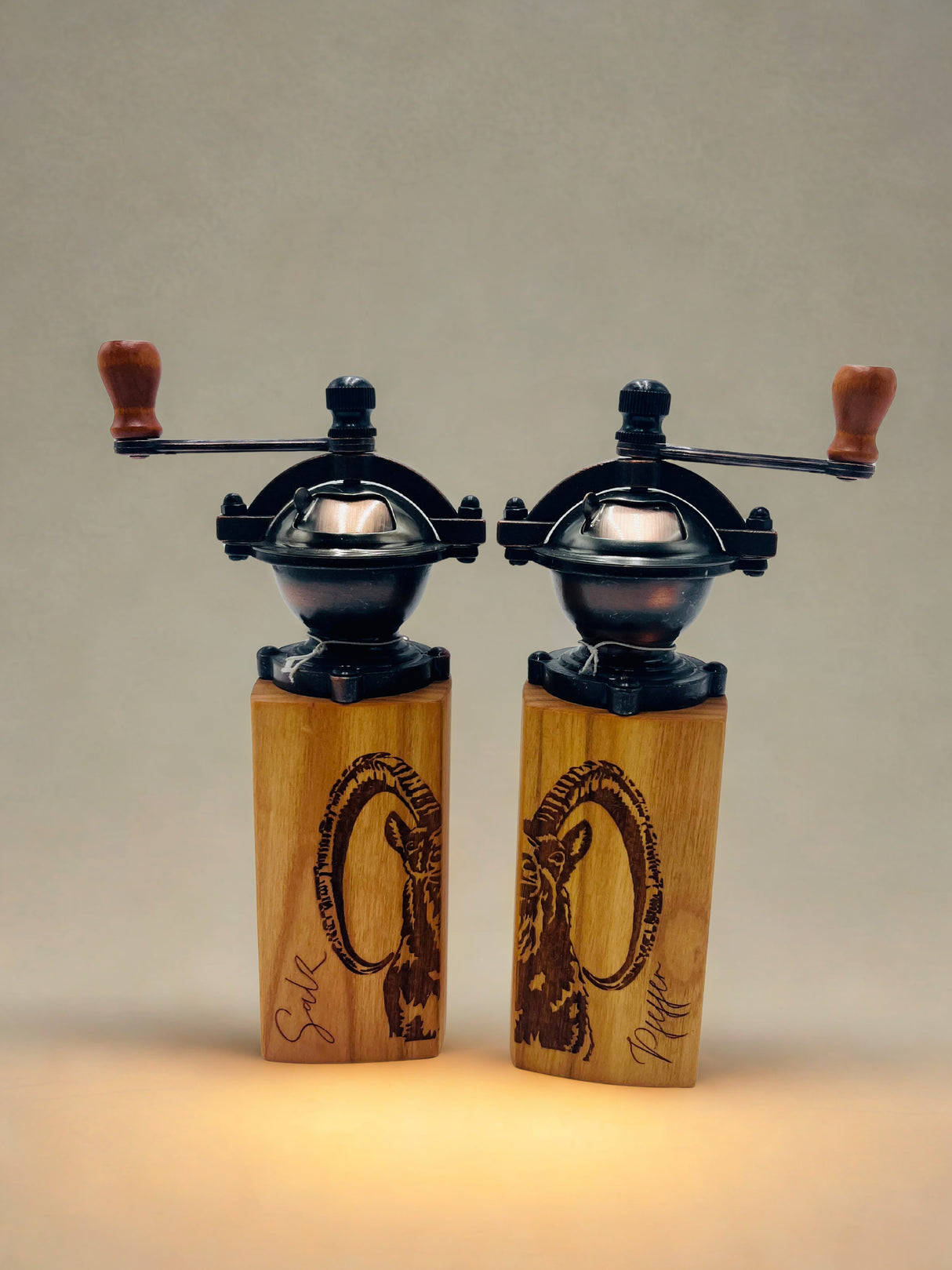 HoizArt Gewürzmühlen-Set, Vintage mit Gravur "Steinbock", Kirsche