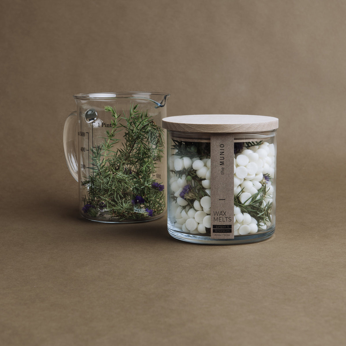 the MUNIO Wacholder und Limonium Sojawachsschmelze im Teelichtglas, ⌀ 10 cm