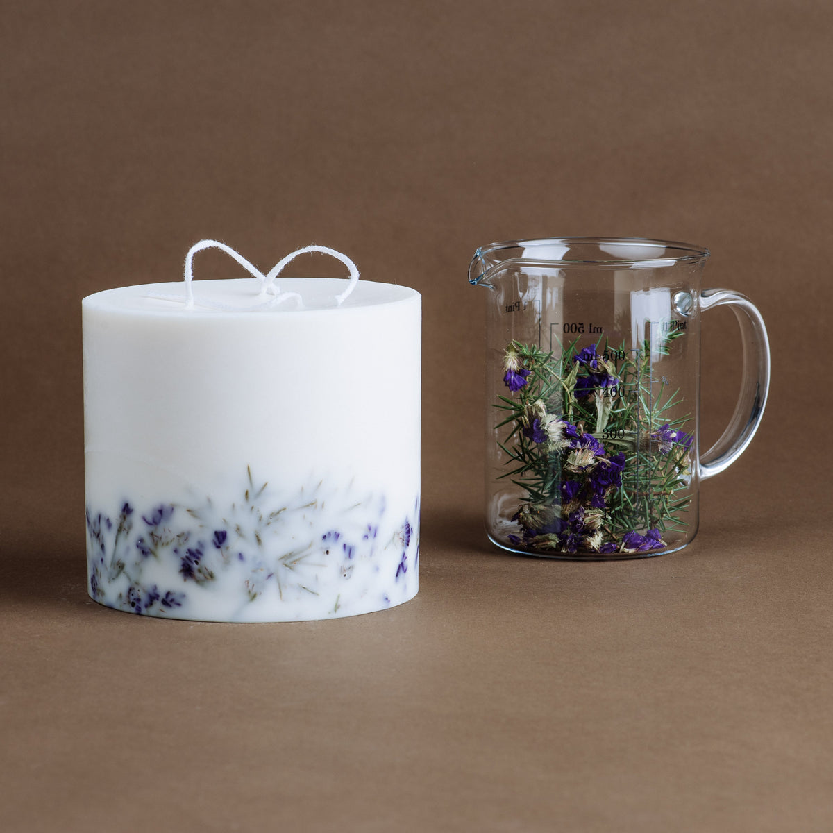 the MUNIO Wacholder und Limonium Sojawachskerze, ⌀ 8 cm