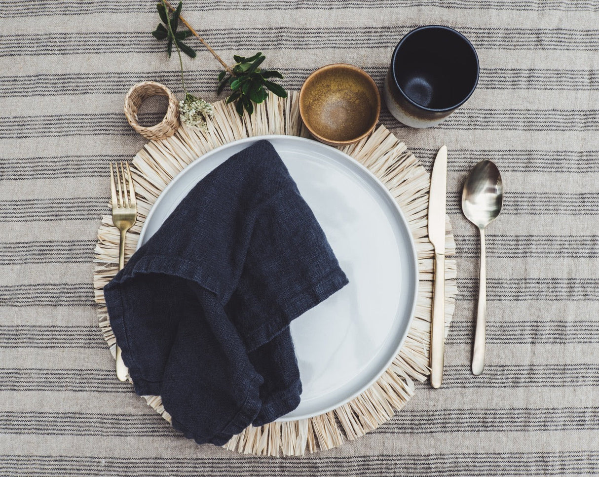 Branco Teller mit Rustico Serviette und Bechern