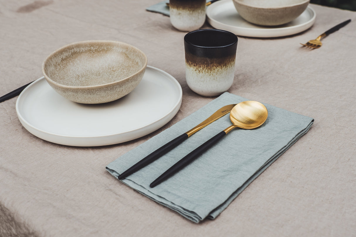 Abraço - Tischdecke mit sonho Geschirr