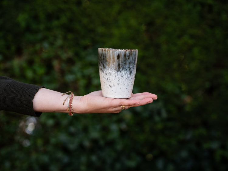 soñho Anoitecer Becher grau-weiss gesprenkelt