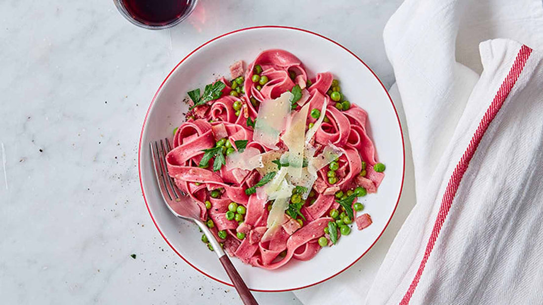 Rezept: Bio-Randen-Tagliatelle mit Erbsen und Schinken