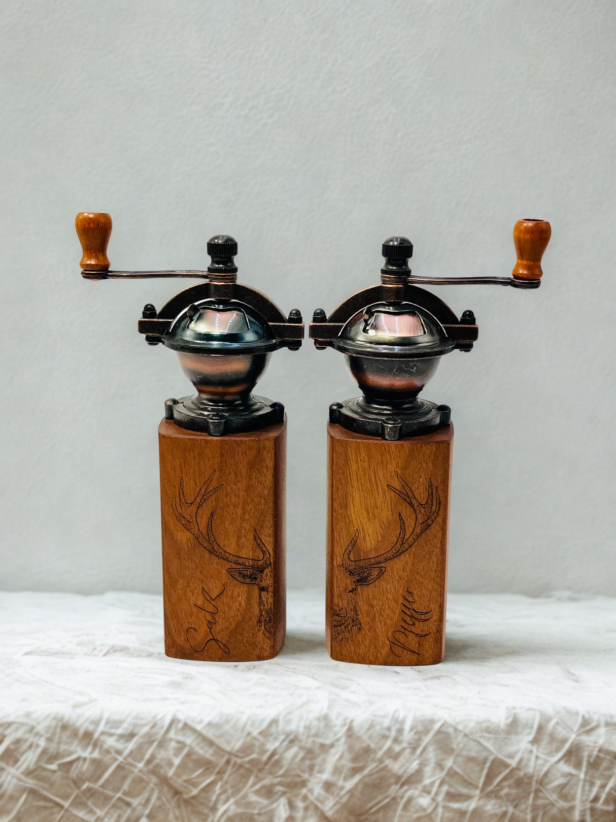 HoizArt Gewürzmühlen-Set, Vintage mit Gravur "Hirsch", Nussbaum