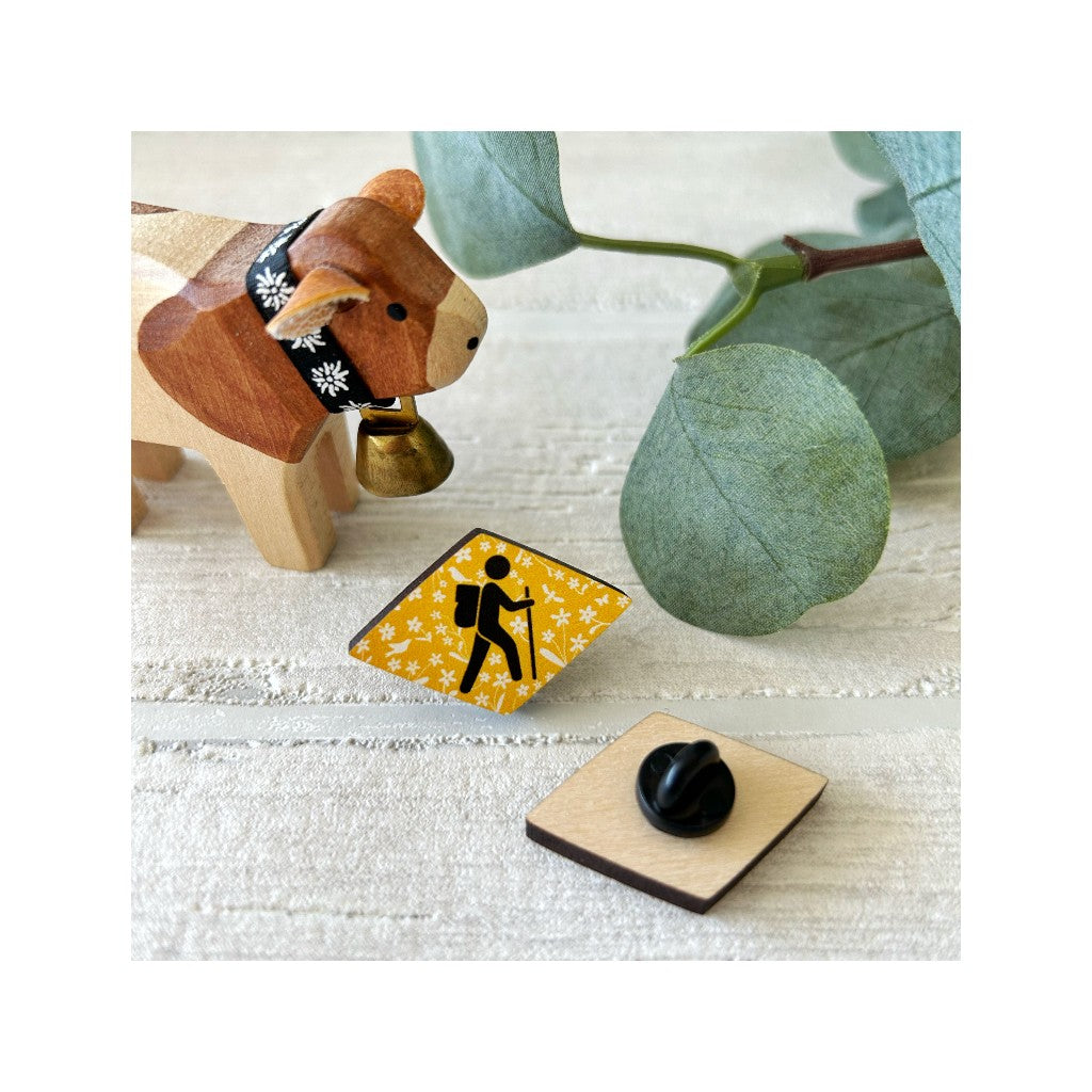 Holz Pin Floral Wanderweg